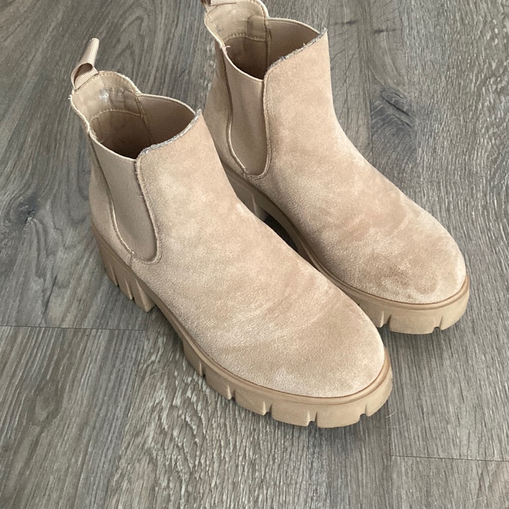 Beige boots